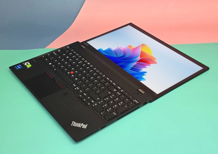 Laptop Lenovo ThinkPad T15 G2 i5 - zdjęcie produktu